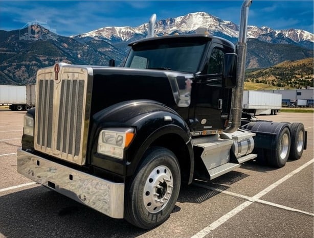 2020 KENWORTH W990