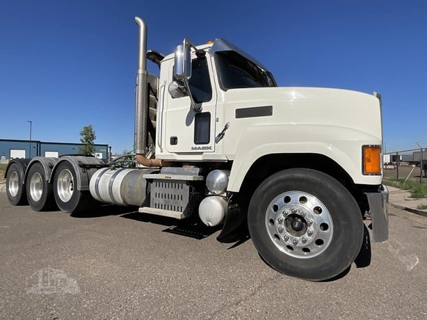 2014 MACK PINNACLE CHU613