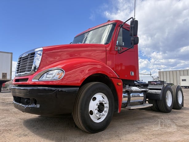 2005 FREIGHTLINER COLUMBIA 112