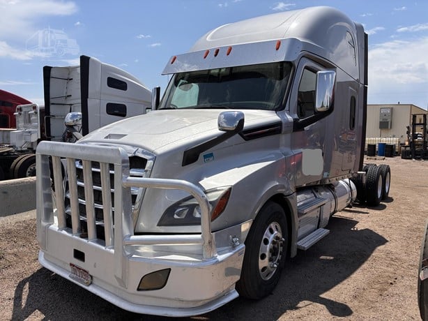 2018 FREIGHTLINER CASCADIA 126